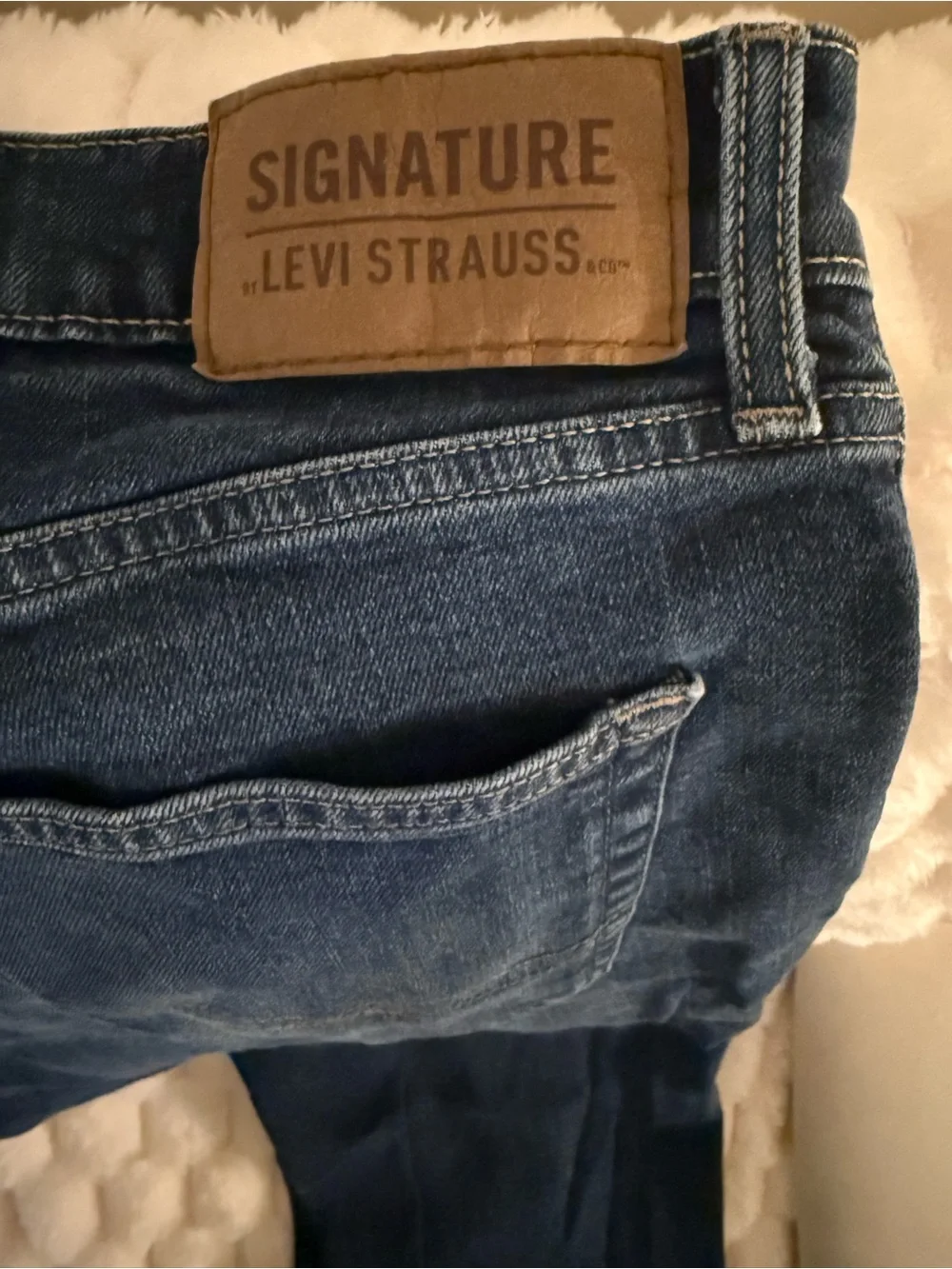 Levi's Signature Relaxed Dark Blue Denim Jeans with Tan Stitching